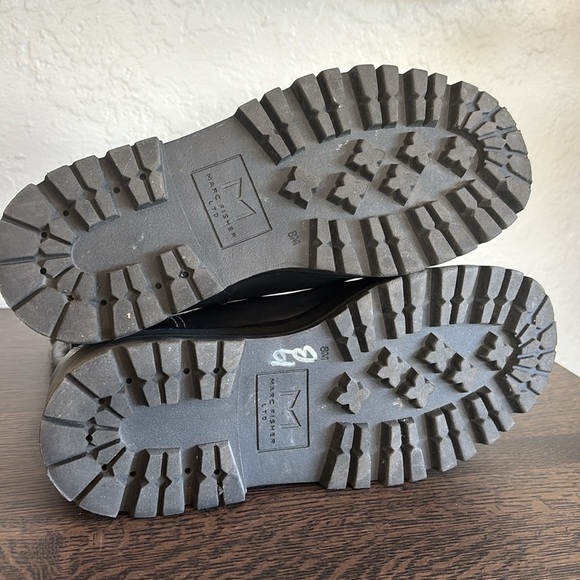 Marc Fisher Chunky lug sole Black Platform Pull On Moto Ankle Boots 8 - Picture 9 of 10